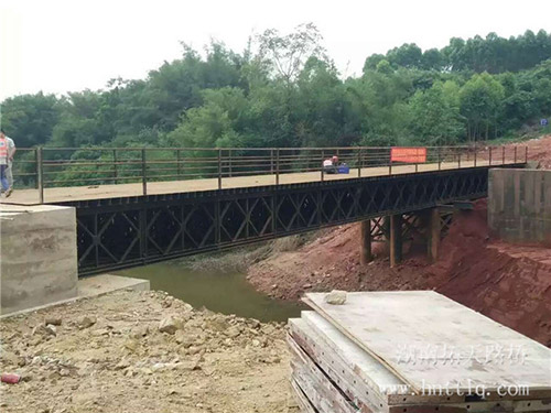 廣西南寧湖南路橋貝雷橋